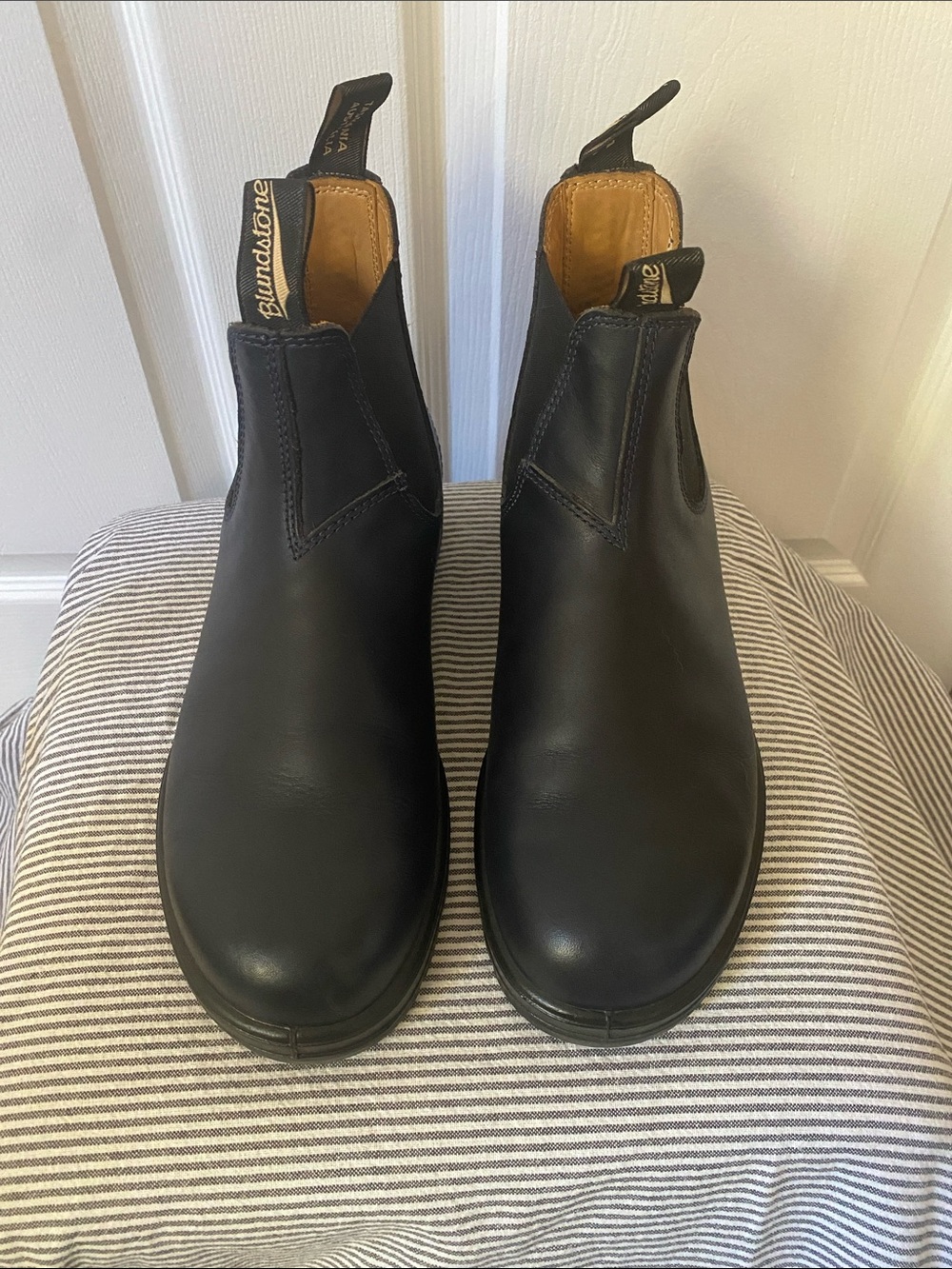 Blundstone Dark Blue Leather Chelsea Pull-On Boots